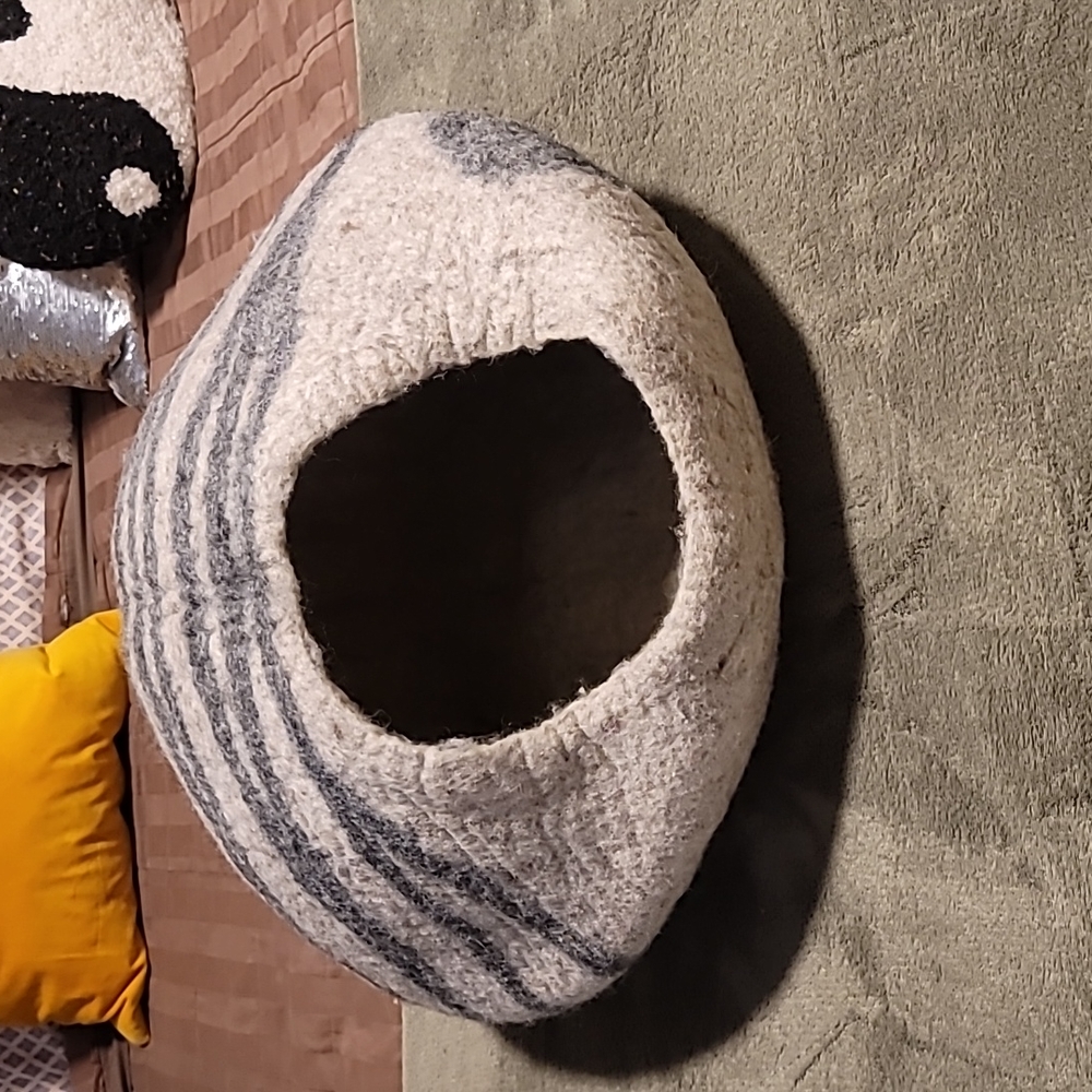 CAT house  Wool